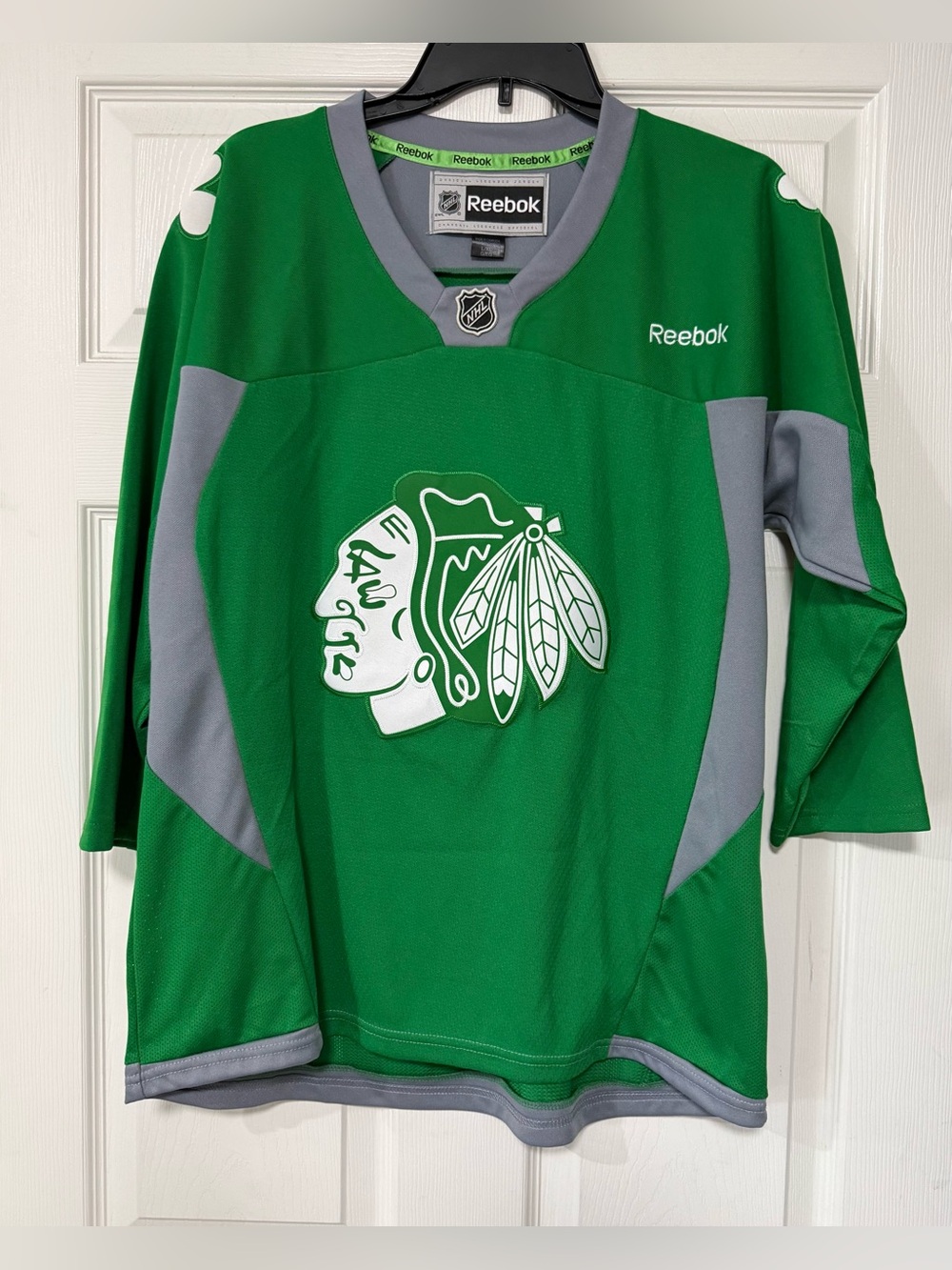 Chicago Blackhawks Green St. Patrick's Day Men's L Reebok Premier Jersey Blank